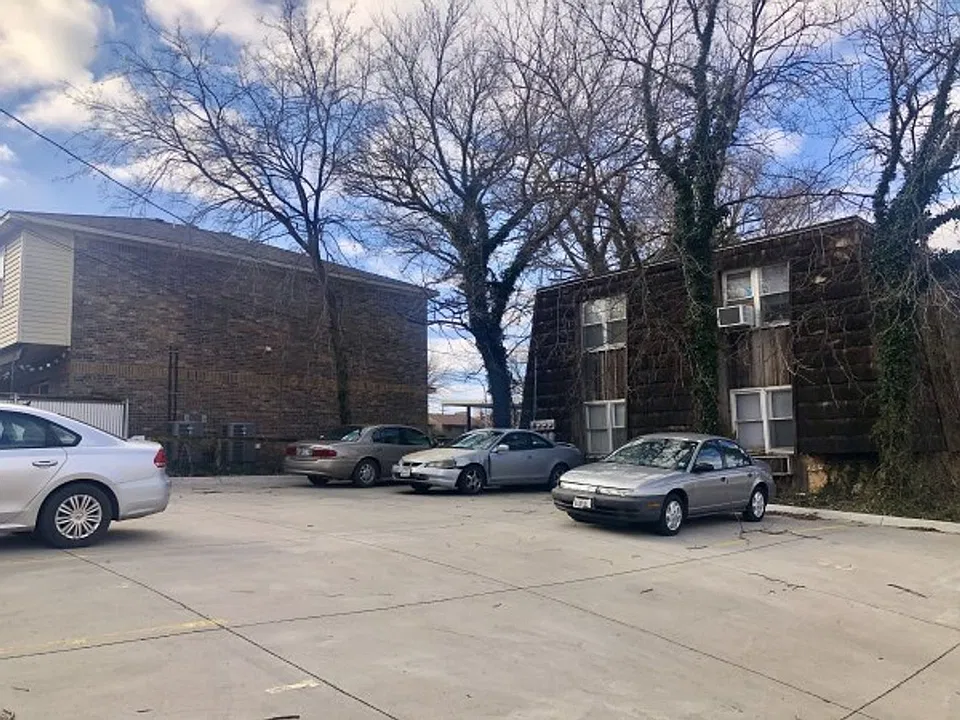 Building Photo 3