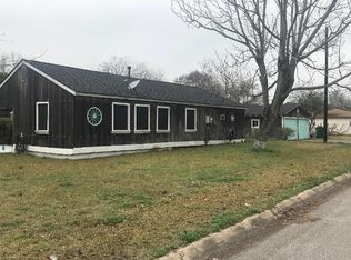 749 Lorrain St, Angleton, TX 77515