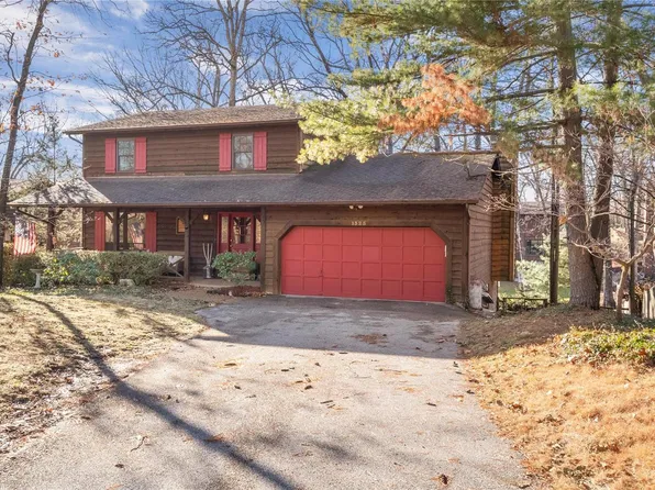 1325 Woodland Oaks Dr, Ballwin, MO 63021