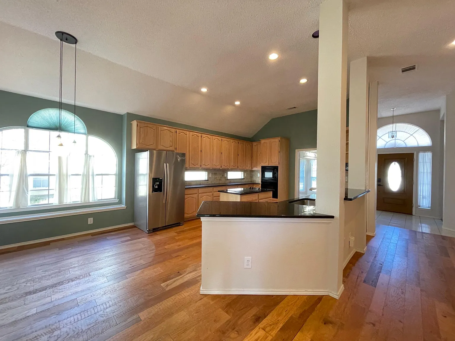 730 Cottonwood Bend Dr — Photo 2