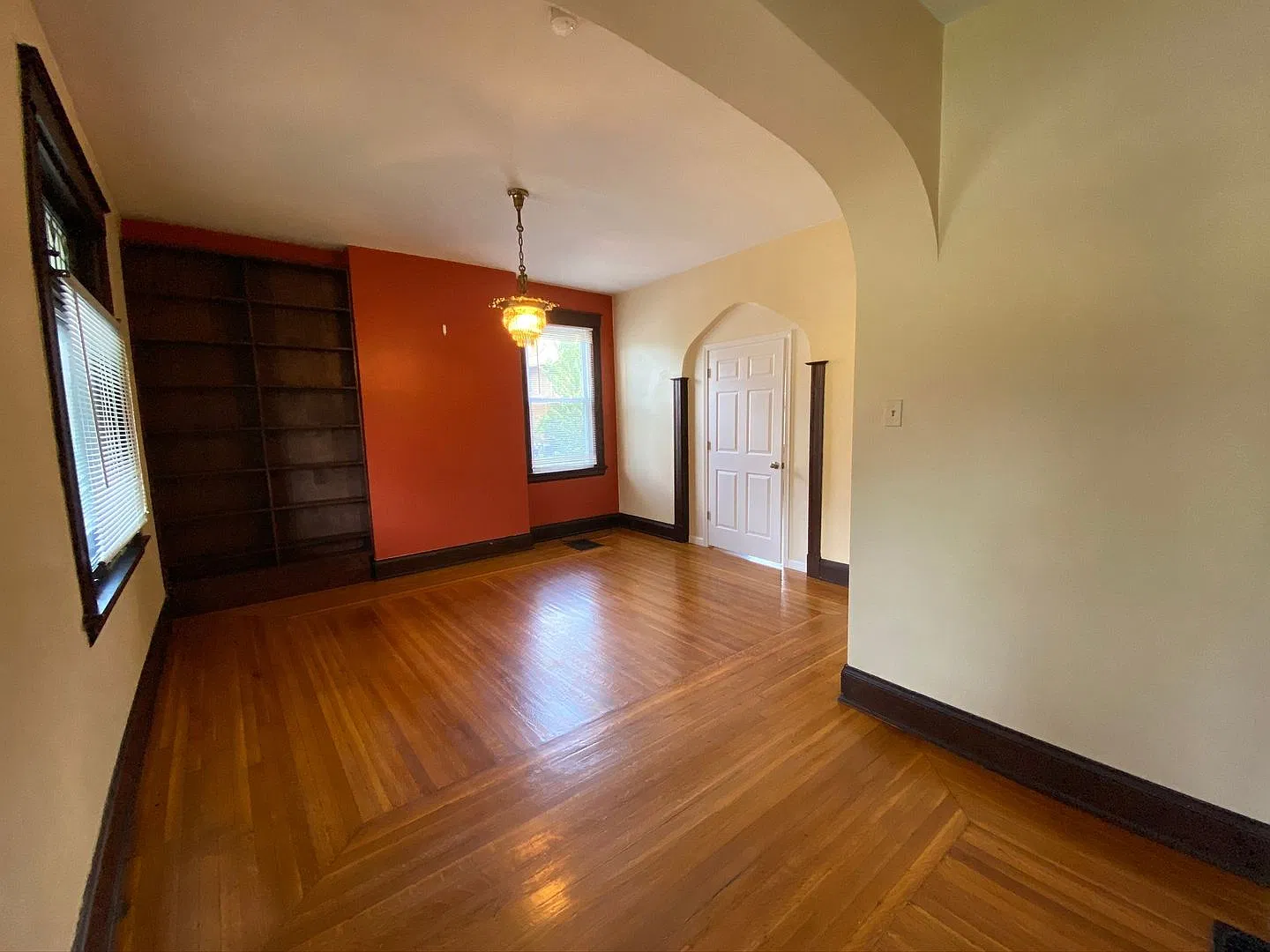 2430 Fairview — Photo 2