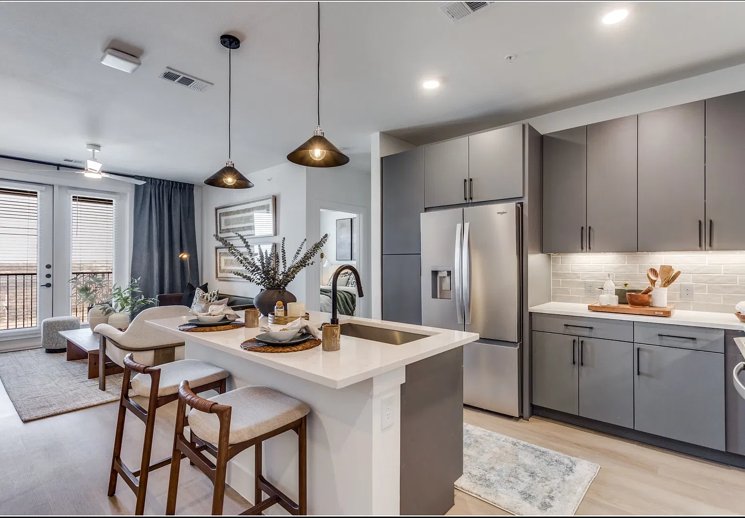 1 bed, 1.0 bath, 633 sqft, $1,460 — Photo 3