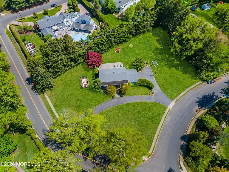 25 Surrey Ln — Photo 46