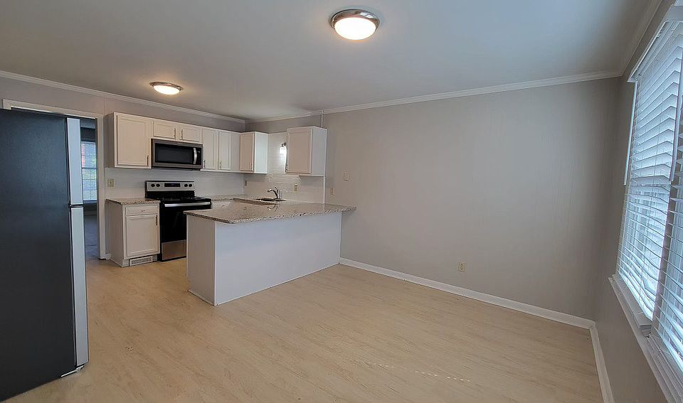 Kitchen - Dining Area