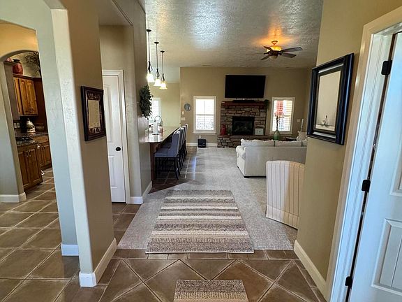 2nd image of 1130 E Fiddlers Canyon Rd