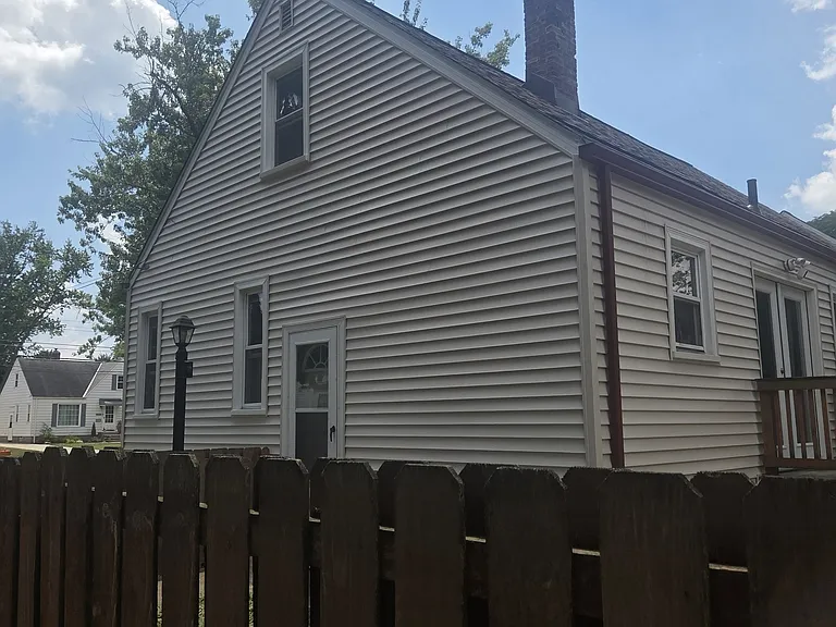 11412 Woodview Blvd — Photo 2
