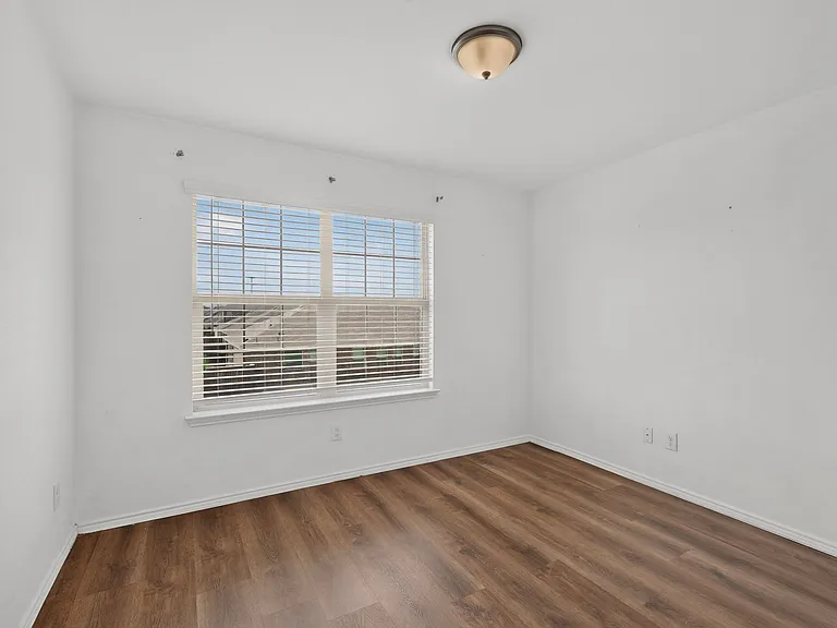 2285 Obsidian Dr — Photo 32