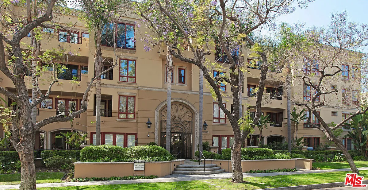 Building Photo - 411 N Oakhurst Dr #404