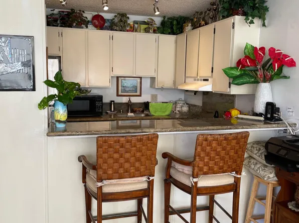 411 Hobron Ln, Honolulu, HI