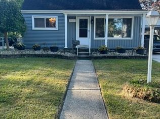 28637 Bridge St, Garden City, MI 48135