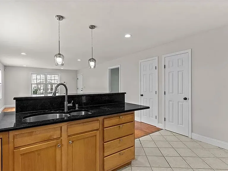 23 Vaughan St #1 — Photo 2
