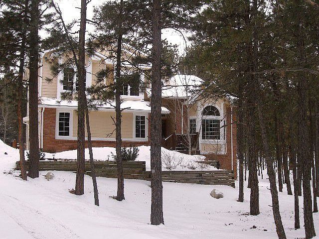 2-Story on Treed Lot