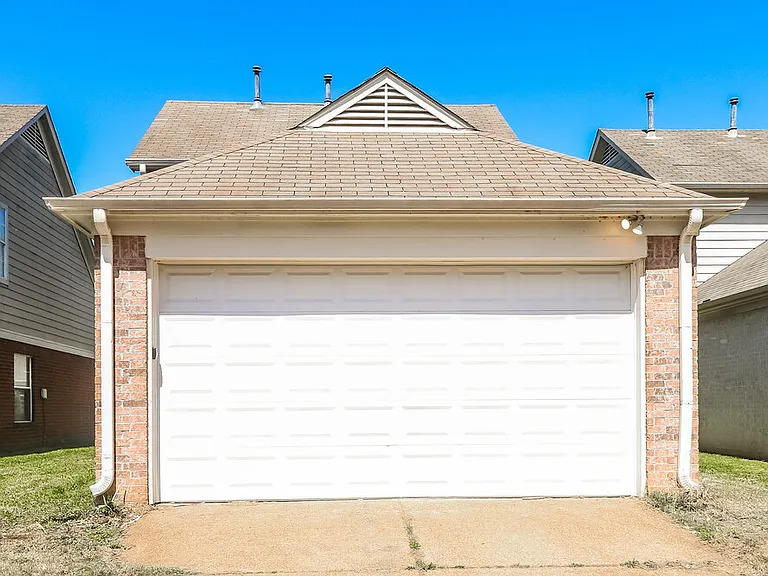 10093 Woodland Hills Dr — Photo 16