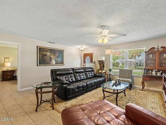 5th image of 40 Sandra Dr