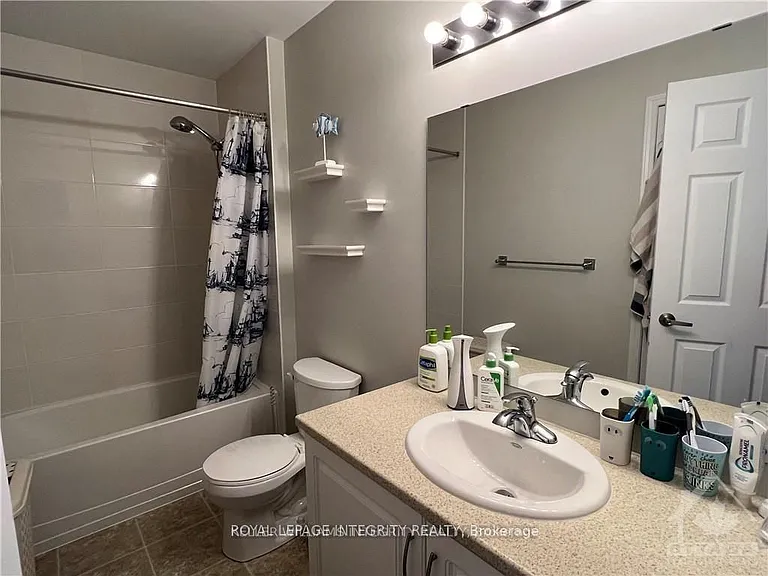 140 Battersea Cres — Photo 24