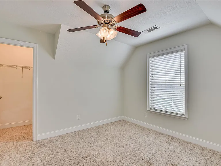 5564 Connor Dr — Photo 32
