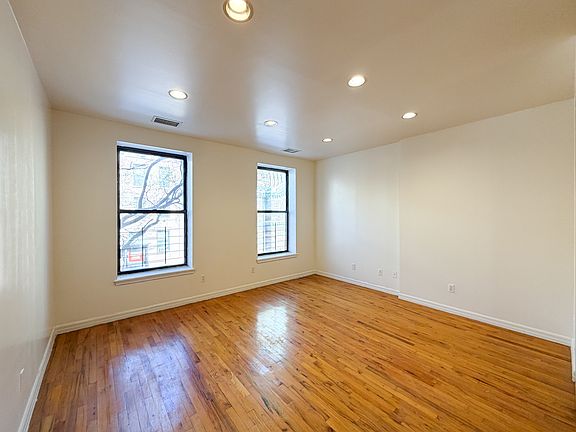 3rd image of 220 W 132nd St #2