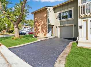 503 Canterbury Trl, Roselle, IL 60172