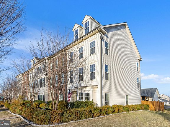 3rd image of 112 Apricot St