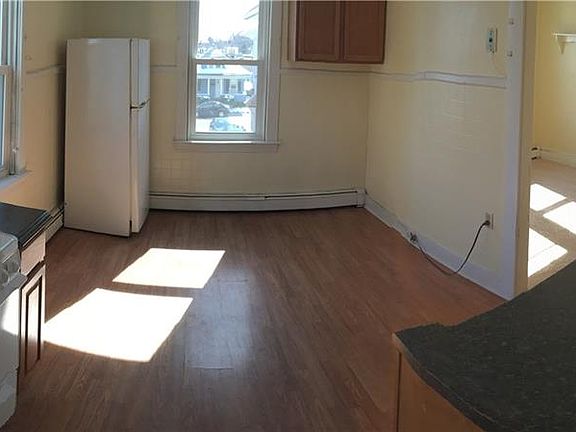 4th image of 700 Reservoir Ave