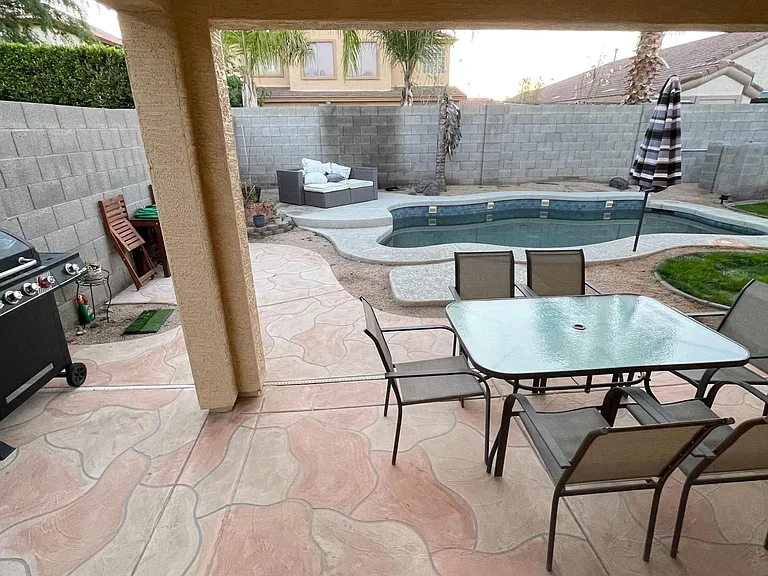 21469 N 79th Dr — Photo 2