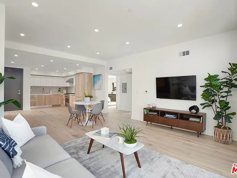 8210 Fountain Ave #302 — Photo 7