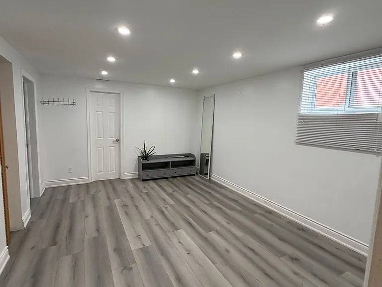 34 Ludgate Dr #BASEMENT — Photo 4