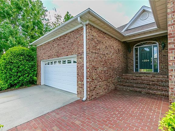 2nd image of 1304 Tudor Ct
