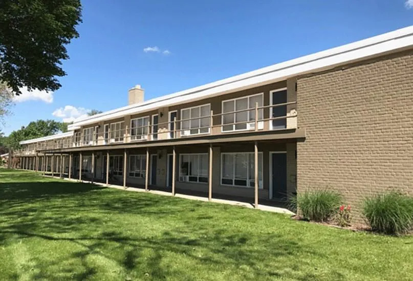 Silverstone Apartments — Photo 2