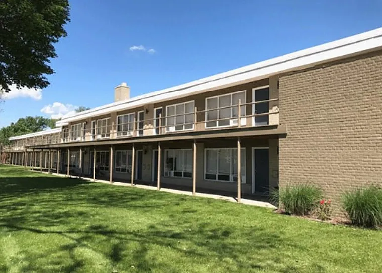 Silverstone Apartments — Photo 2