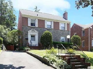 40 Upland Rd, Great Neck, NY 11020