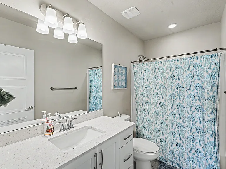 1303 E Weyburn Ln — Photo 8