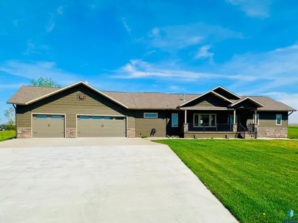 415 Linden Dr, Madison, SD 57042