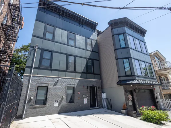 218 Hancock Avenue image 2 of 36