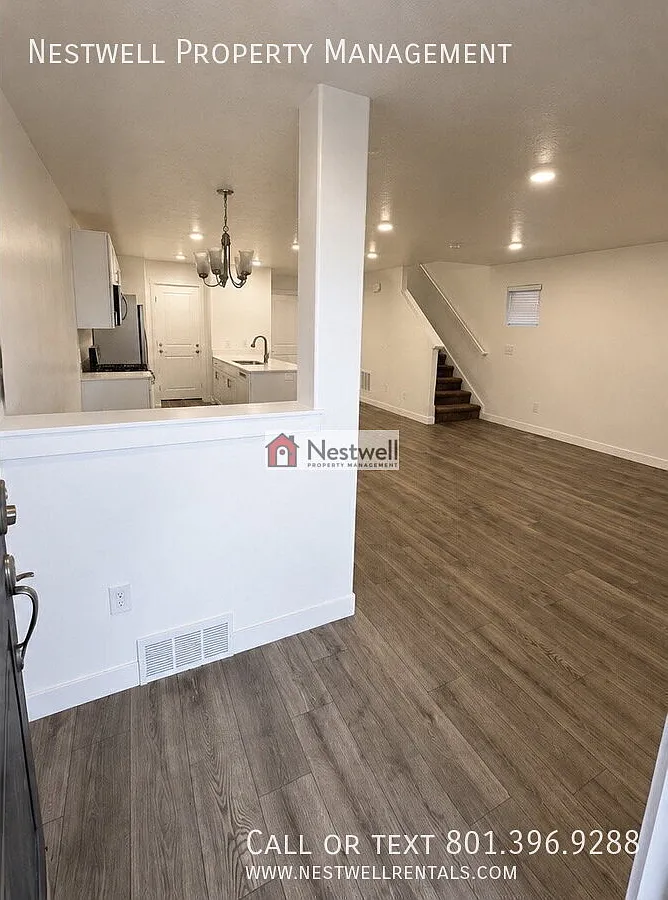 Amazing and spacious 3-bed townhome in Saratoga Springs — Photo 2