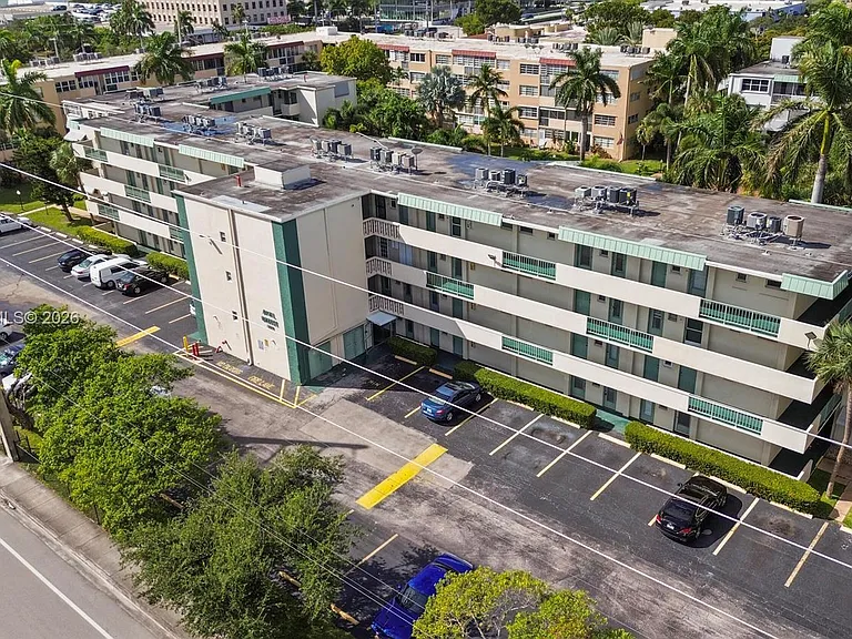 1333 E Hallandale Beach Blvd #406 — Photo 15