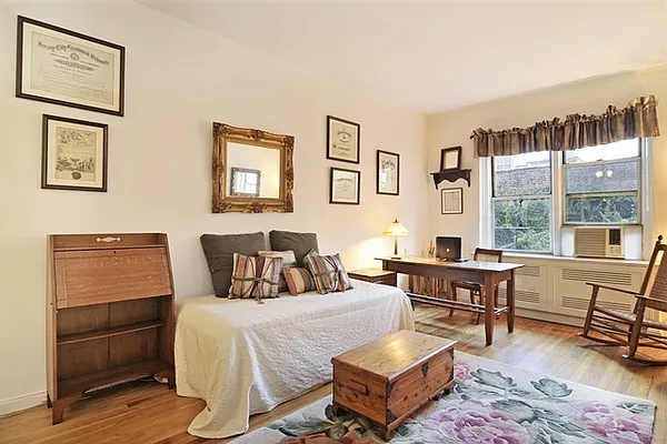 Sold by Compass | media 1