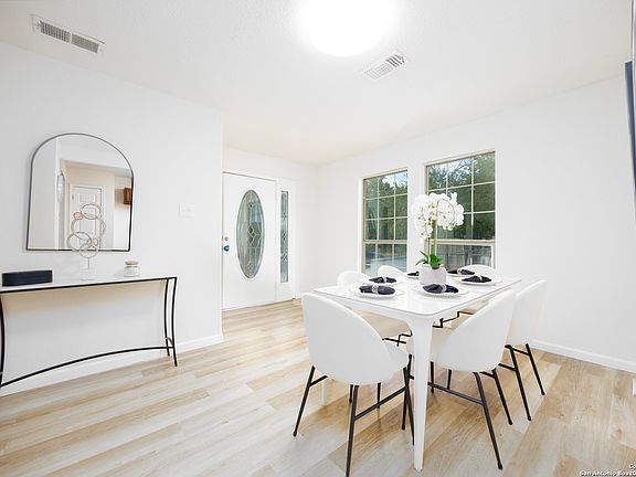 4th image of 438 Cresthill