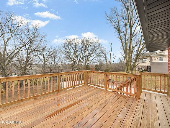 5th image of 1910 Sun Meadow Ln