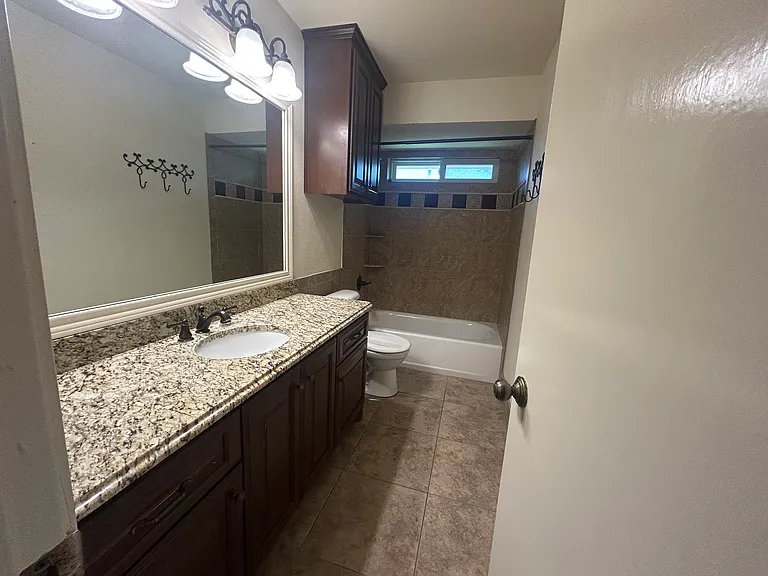 617 Arbor Ct — Photo 5
