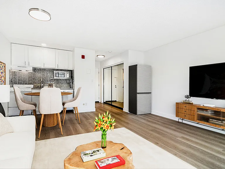22100 Burbank Blvd #259G — Photo 3