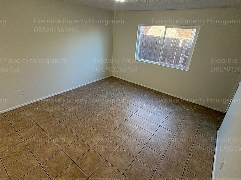 1405 Pacific St — Photo 6