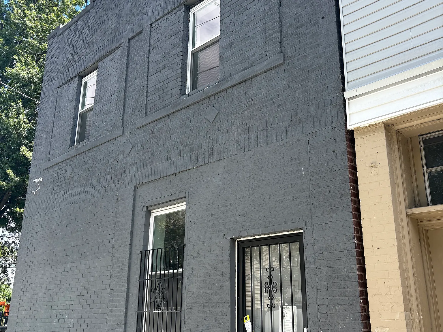 3 bed, 800 sqft, $1,950 — Photo 1