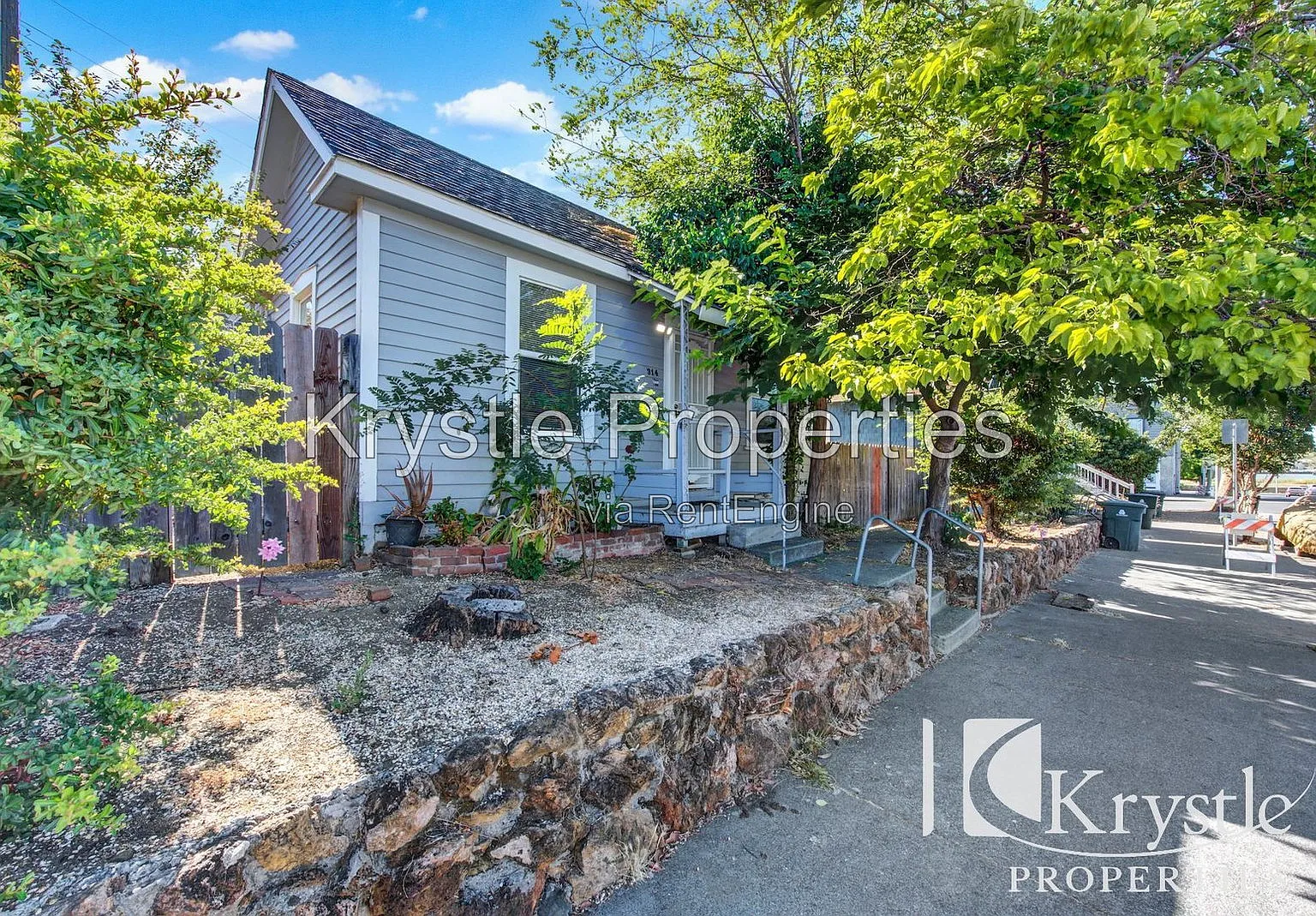 3 bed, 2.0 bath, 912 sqft, $2,000 — Photo 2