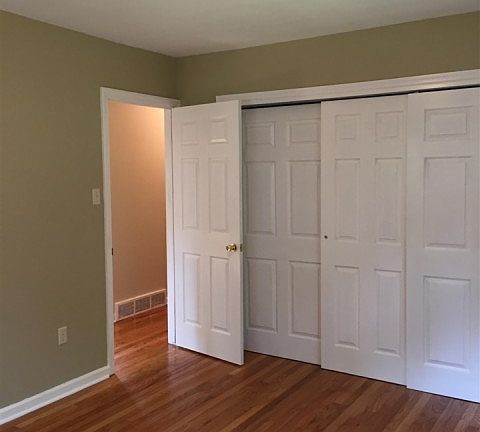 5th image of 19 Saint Stephens Ln E