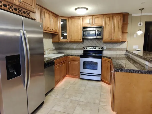 526 S 40th Ave #A, West Richland, WA 99353