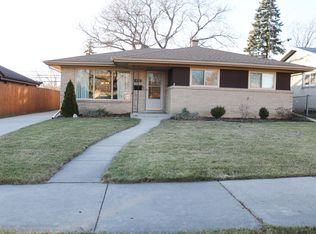 812 Echo Ln, Racine, WI 53406