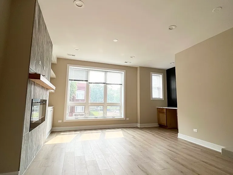 4934 S Champlain Ave #2 — Photo 2