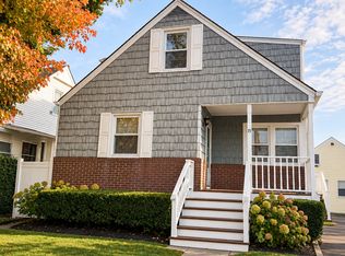 15 W Clearwater Rd FLOOR 2, Lindenhurst, NY 11757