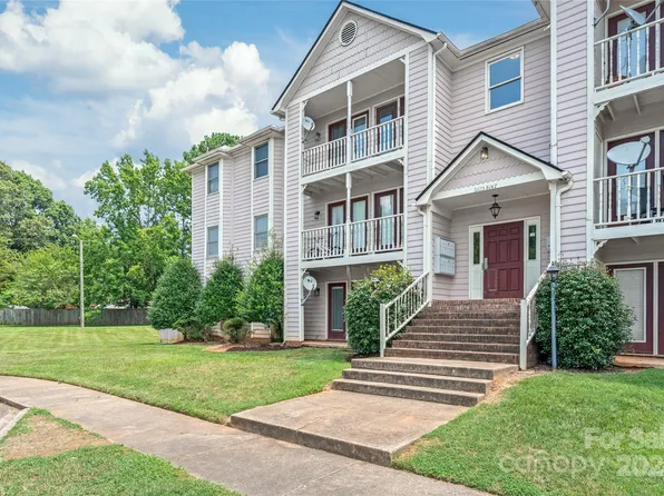 6129 Meadow Rose Ln, Charlotte, NC 28215